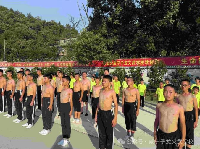 胸無大志請往他處 貪逸惡勞勿入斯門?